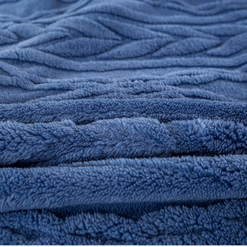 YUSOKI Sherpa Queen Size Blanket 3D Stylish Design Washed Blue 90"x90"(NWT) - Picture 6 of 10